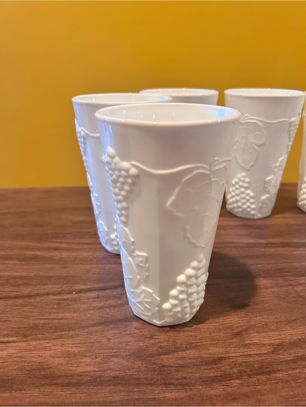 Set of 2 Indiana Glass Colony Harvest leaf Grape white Milk Glass Tumblers